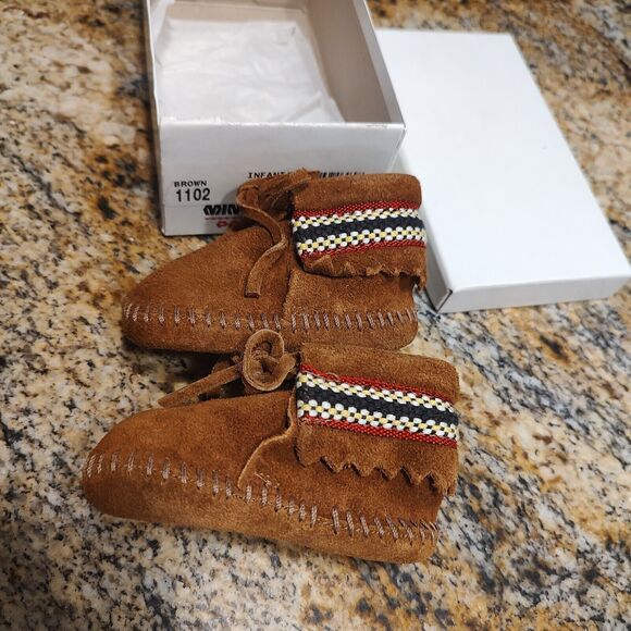Minnetonka Moccasins Suede Braid Bootie Brown Infant Size 1 Boots NWB - Picture 2 of 5